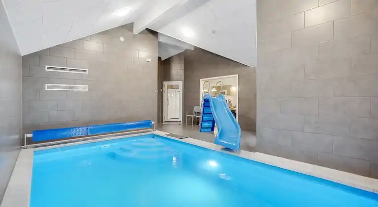 Charming summer house by the Limfjord for 18