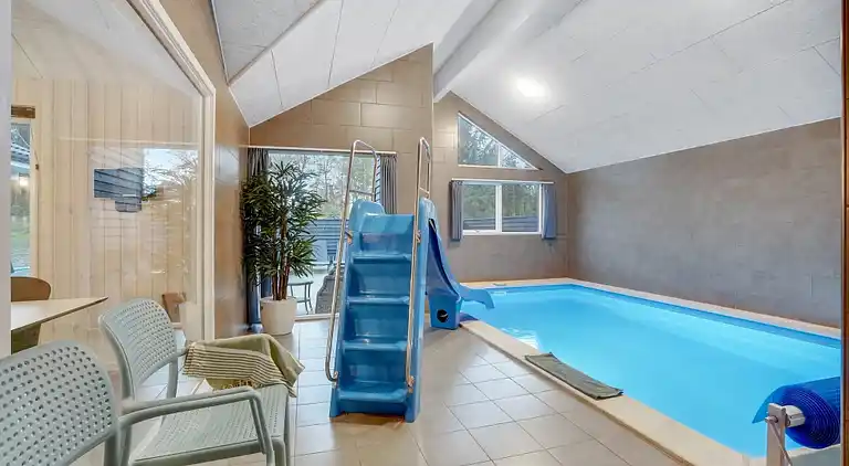 Charming summer house by the Limfjord for 18