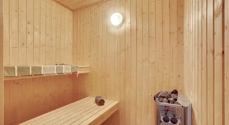 Charming summer house by the Limfjord for 18