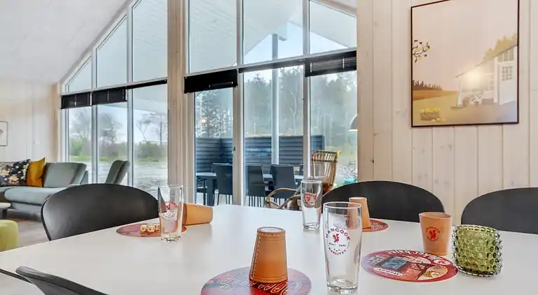 Charming summer house by the Limfjord for 18