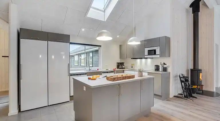 Charming summer house by the Limfjord for 18