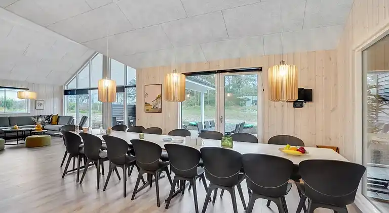 Charming summer house by the Limfjord for 18