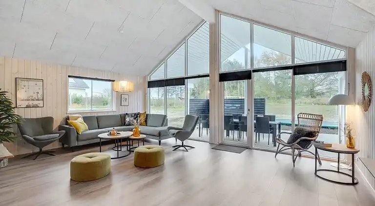 Charming summer house by the Limfjord for 18