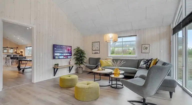 Charming summer house by the Limfjord for 18