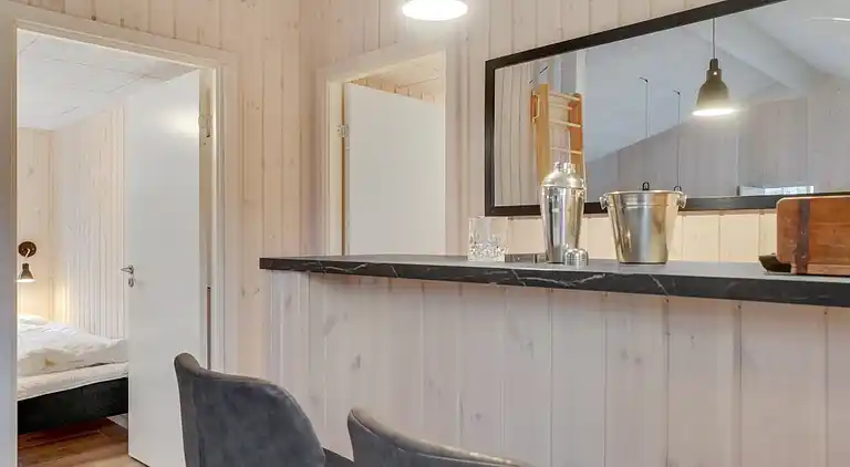 Charming summer house by the Limfjord for 18