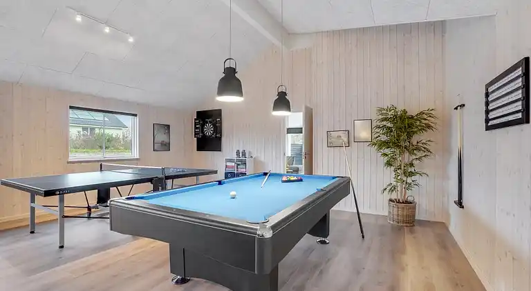 Charming summer house by the Limfjord for 18