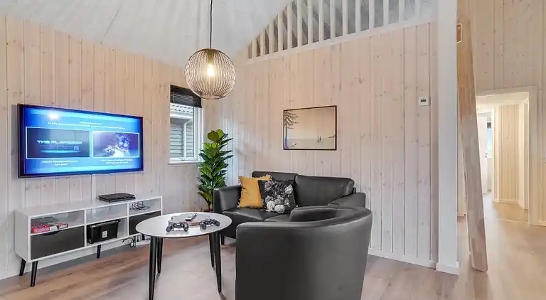 Charming summer house by the Limfjord for 18