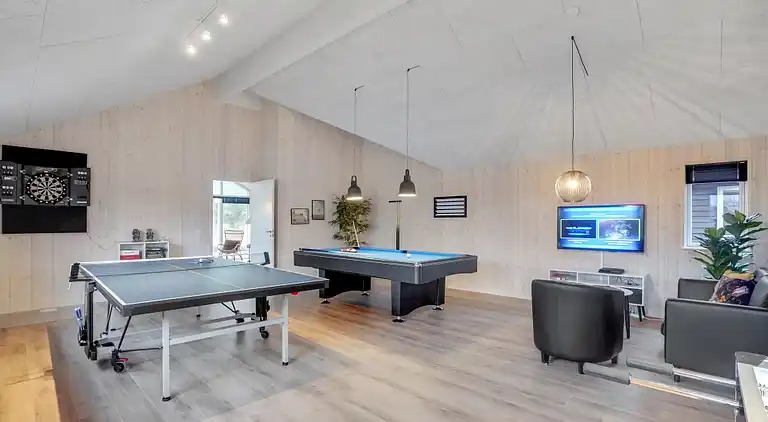 Charming summer house by the Limfjord for 18