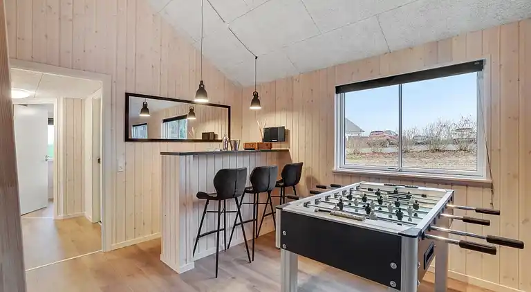 Charming summer house by the Limfjord for 18