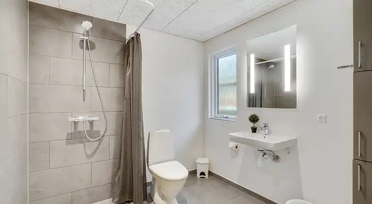 Charming summer house by the Limfjord for 18