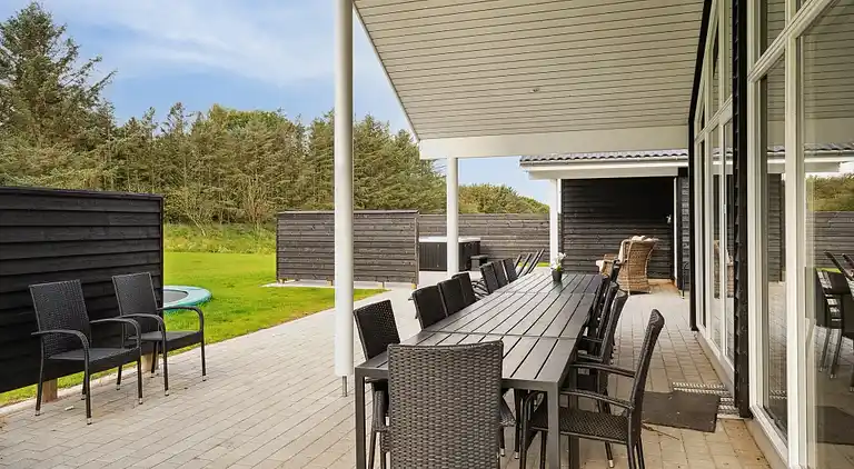 Charming summer house by the Limfjord for 18