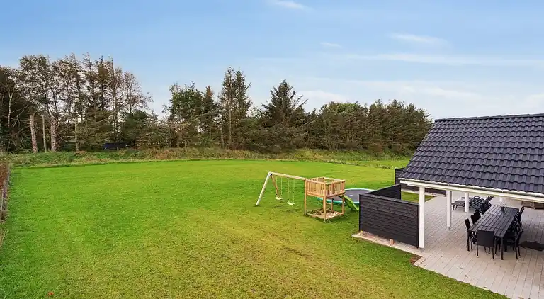 Charming summer house by the Limfjord for 18