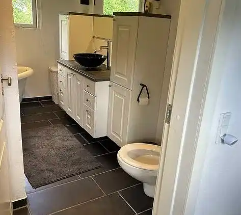 Schönes, großes Ferienhaus in malerischem Trend