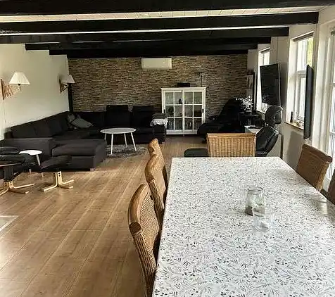 Schönes, großes Ferienhaus in malerischem Trend