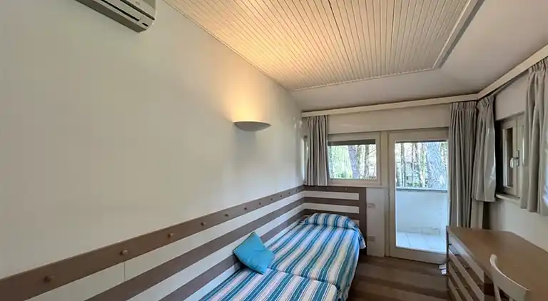 Charming and tastefully furnished villa steps from the sea