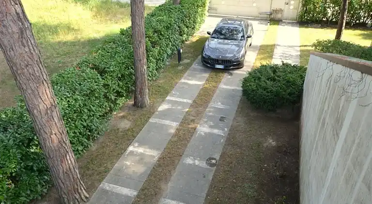 Charming and tastefully furnished villa steps from the sea