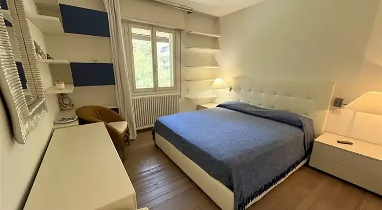 Charming and tastefully furnished villa steps from the sea