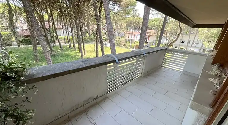 Charming and tastefully furnished villa steps from the sea