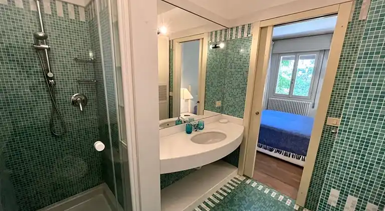 Charming and tastefully furnished villa steps from the sea