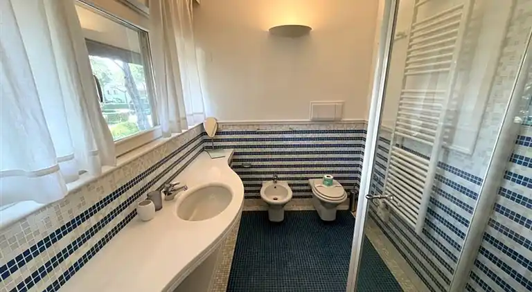 Charming and tastefully furnished villa steps from the sea