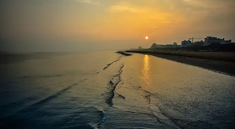 Charming and tastefully furnished villa steps from the sea