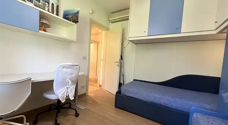 Charming and tastefully furnished villa steps from the sea