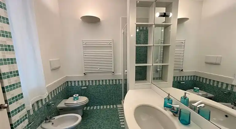 Charming and tastefully furnished villa steps from the sea