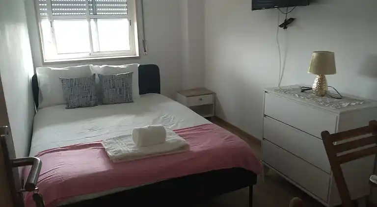 Bright&Spacious Apartment in Sleeps 8 Family&