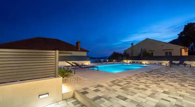 Casa della Cava - private villa in Seget Donji