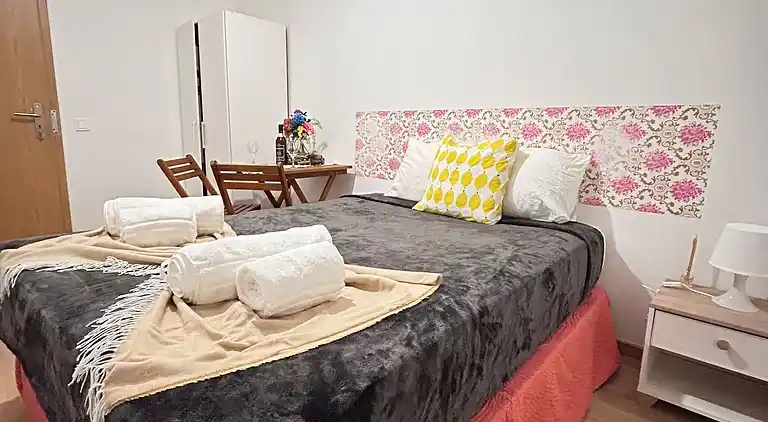 Bright&Spacious Apartment in Sleeps 8 Family&