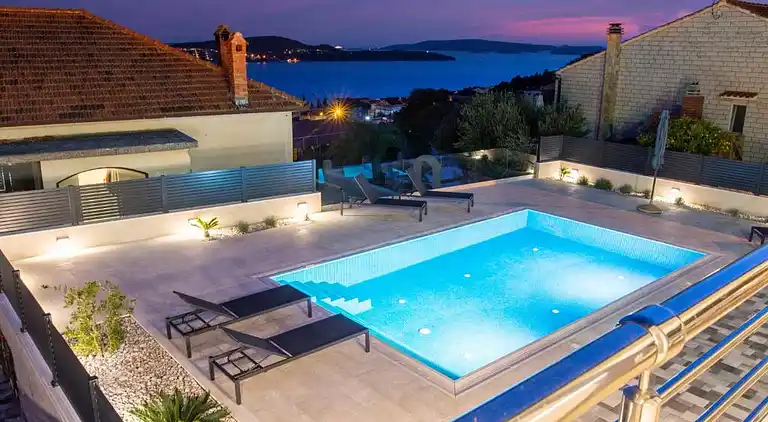 Casa della Cava - private villa in Seget Donji