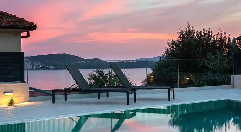 Casa della Cava - private villa in Seget Donji