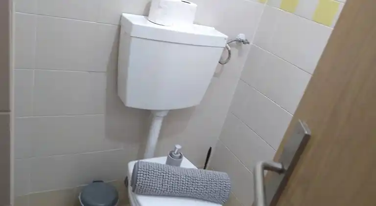 Bright&Spacious Apartment in Sleeps 8 Family&