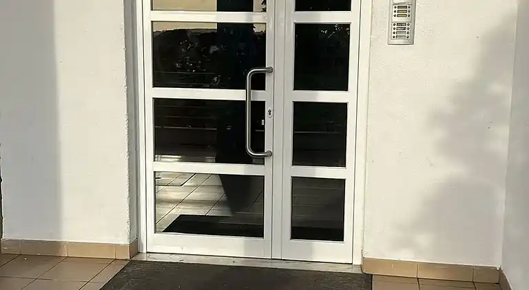 Bright&Spacious Apartment in Sleeps 8 Family&