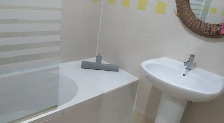 Bright&Spacious Apartment in Sleeps 8 Family&