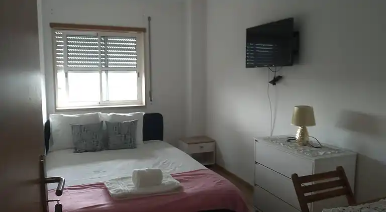 Bright&Spacious Apartment in Sleeps 8 Family&