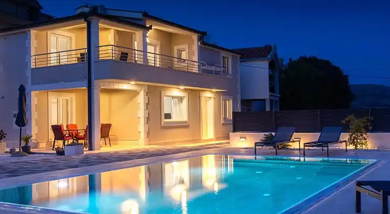 Casa della Cava - private villa in Seget Donji