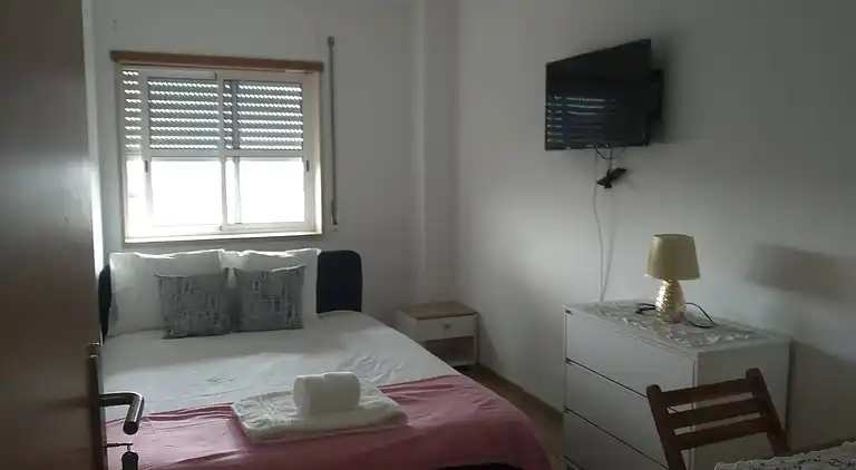 Bright&Spacious Apartment in Sleeps 8 Family&