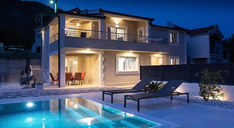 Casa della Cava - private villa in Seget Donji