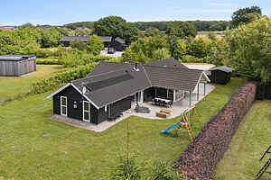 Stor familieoase med basseng nær Ahl strand