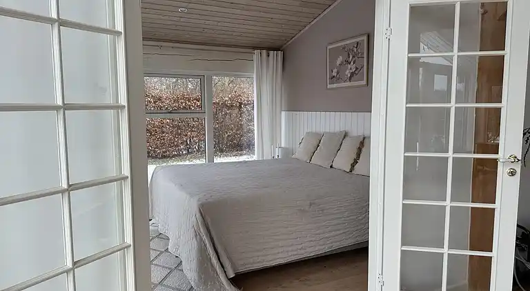 Stort sommerhus tæt på strand og natur