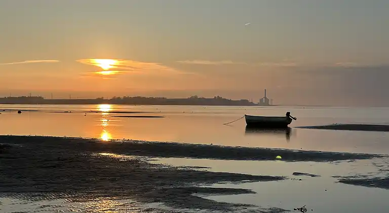 Stort sommerhus tæt på strand og natur