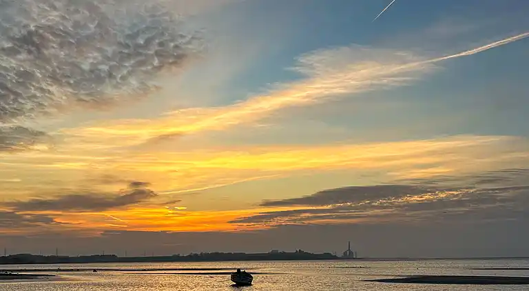 Stort sommerhus tæt på strand og natur