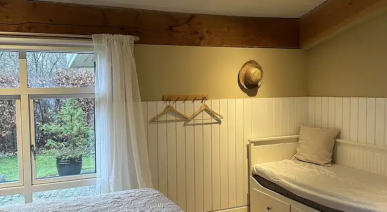 Stort sommerhus tæt på strand og natur