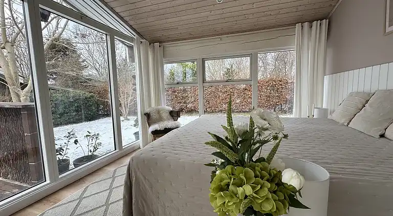 Stort sommerhus tæt på strand og natur
