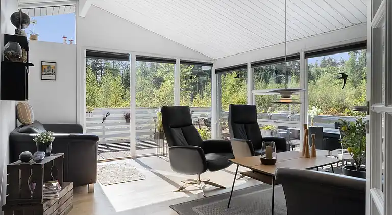 Idyllisk sommerhus midt i naturen på naturgrund