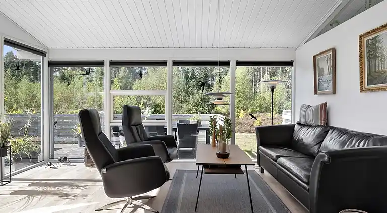 Idyllisk sommerhus midt i naturen på naturgrund