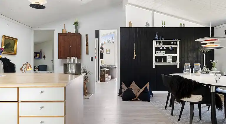 Idyllisk sommerhus midt i naturen på naturgrund