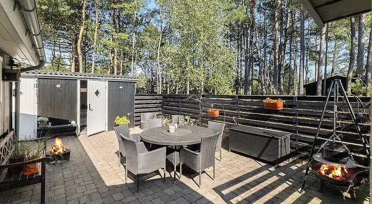 Idyllisk sommerhus midt i naturen på naturgrund