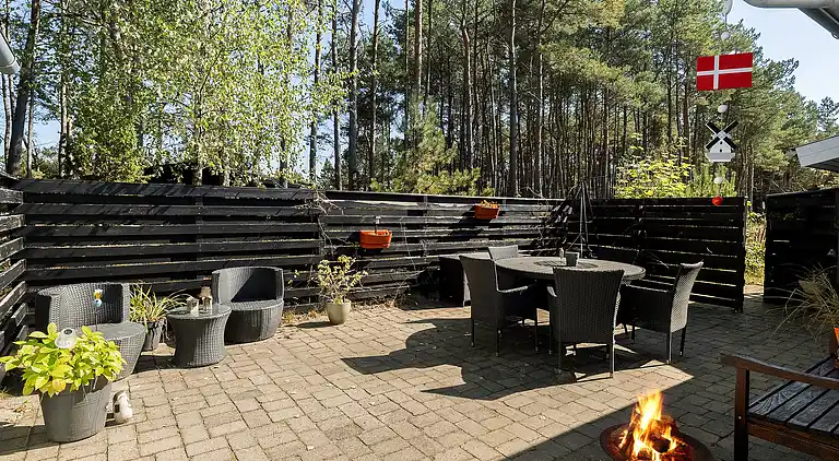 Idyllisk sommerhus midt i naturen på naturgrund